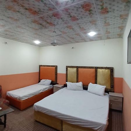New Pak Royal Hotel ลาฮอร์ ภายนอก รูปภาพ