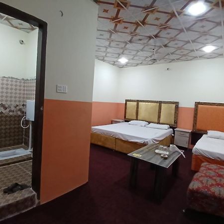 New Pak Royal Hotel ลาฮอร์ ภายนอก รูปภาพ