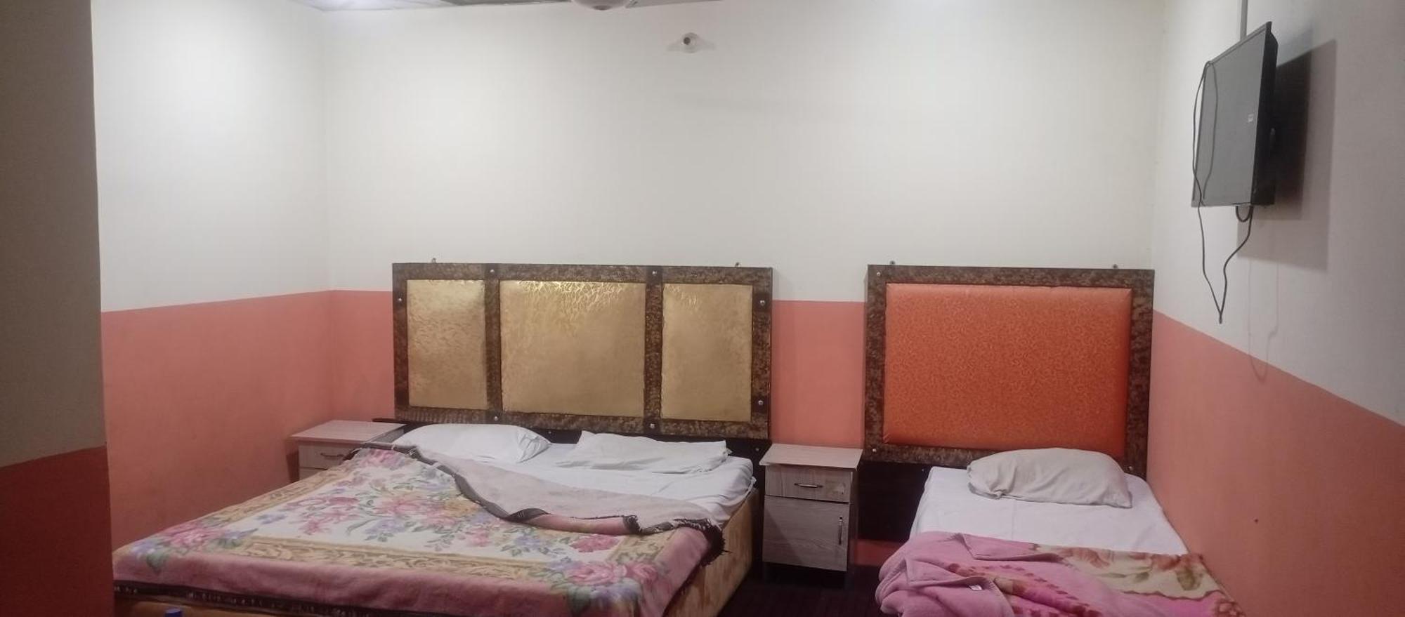 New Pak Royal Hotel ลาฮอร์ ภายนอก รูปภาพ