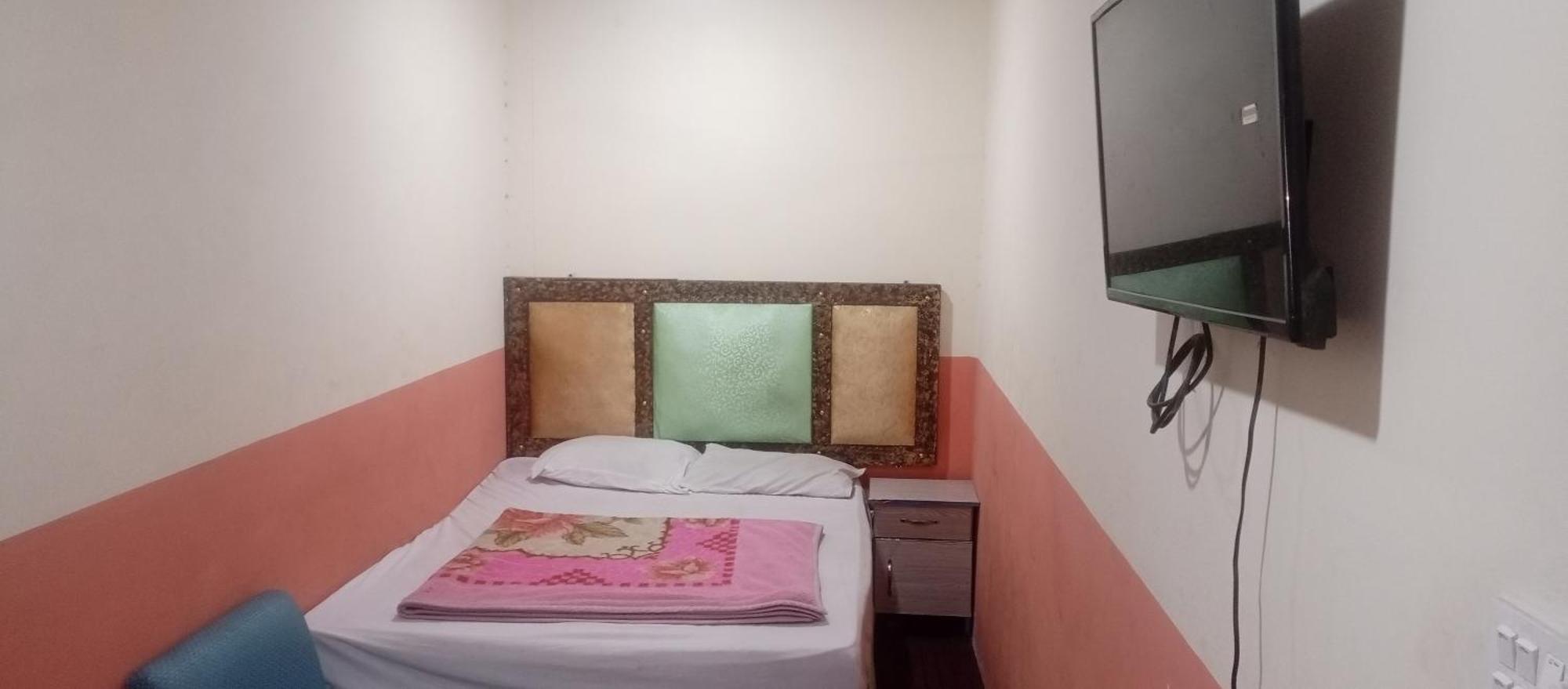 New Pak Royal Hotel ลาฮอร์ ภายนอก รูปภาพ