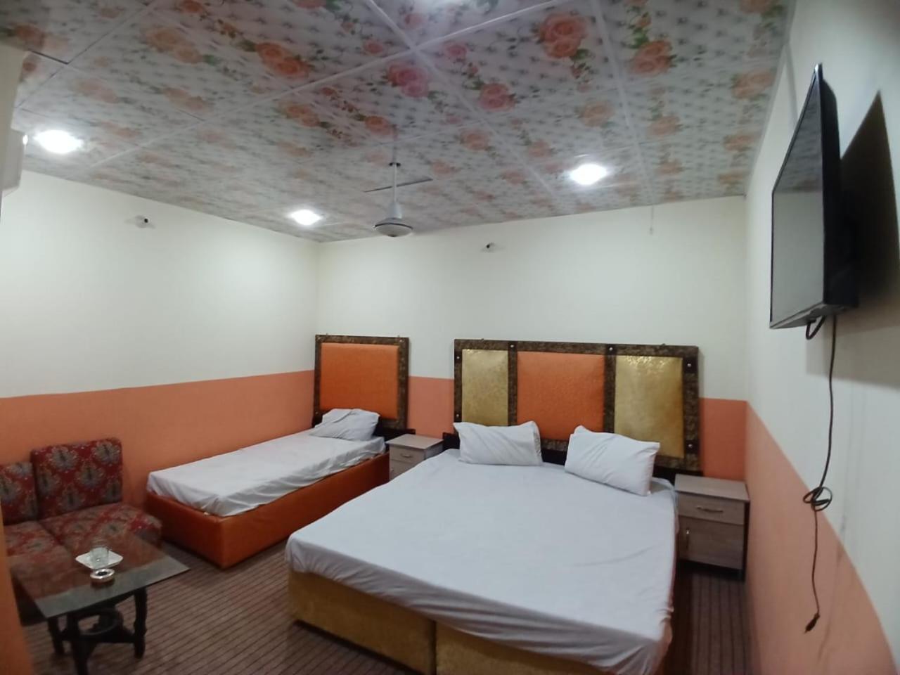 New Pak Royal Hotel ลาฮอร์ ภายนอก รูปภาพ