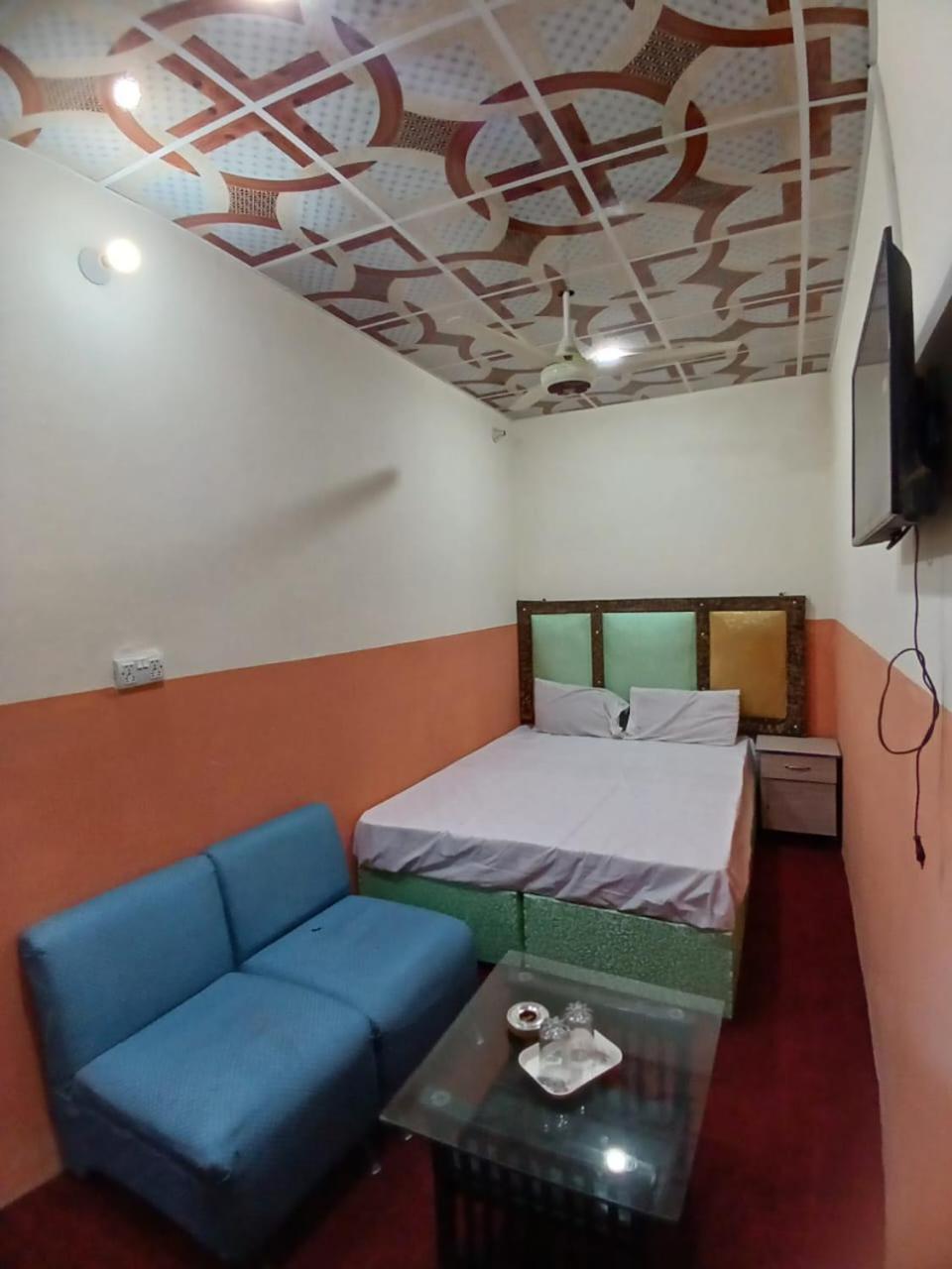 New Pak Royal Hotel ลาฮอร์ ภายนอก รูปภาพ